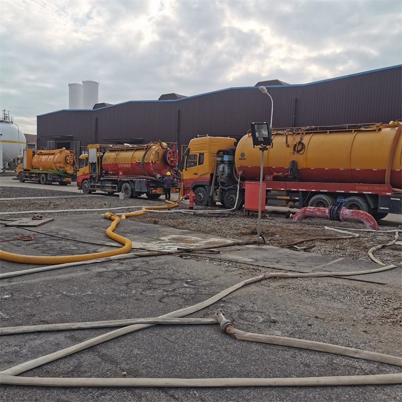 皇桐镇污水池清理