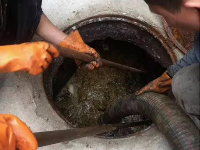 皇桐镇清理化粪池时如何避免沼气的危害?